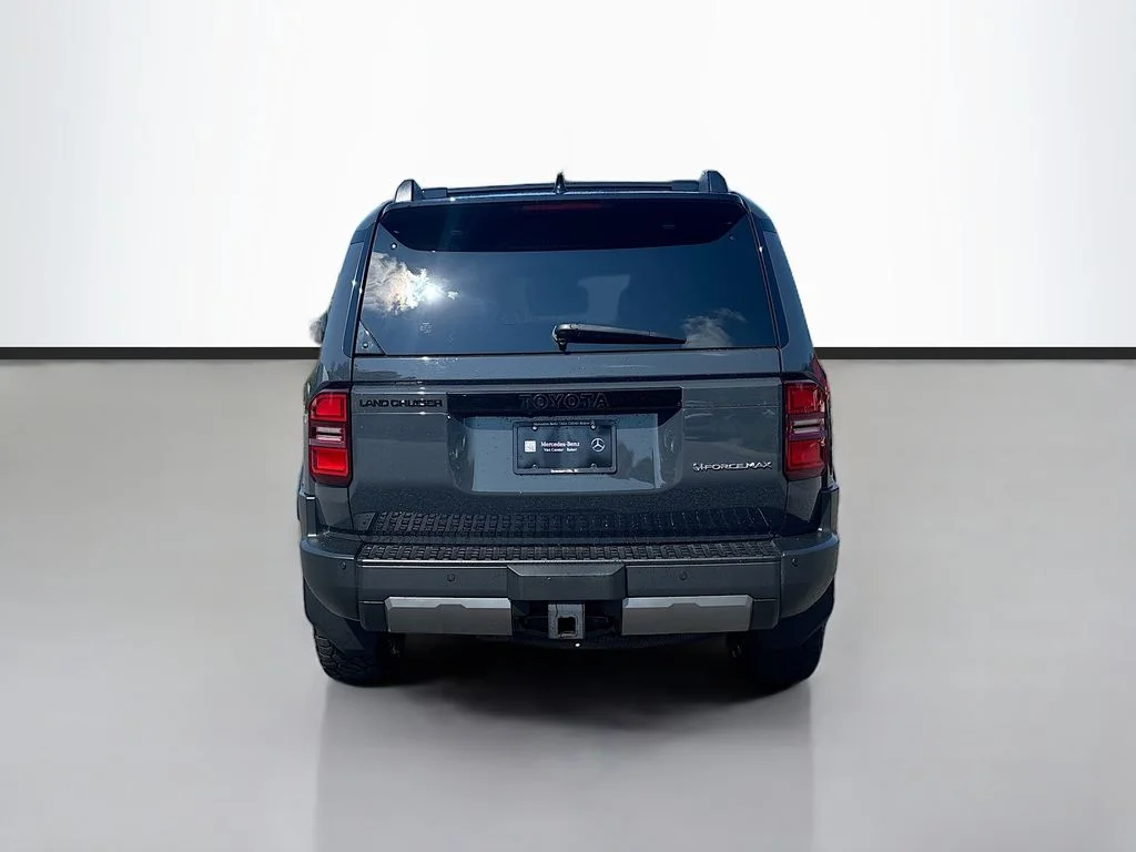 Used 2025  Toyota Base image 4
