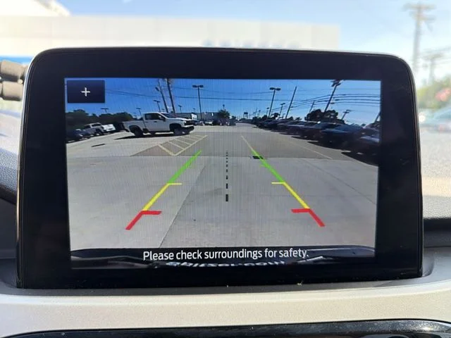 Used 2022 Black Ford SE image 19