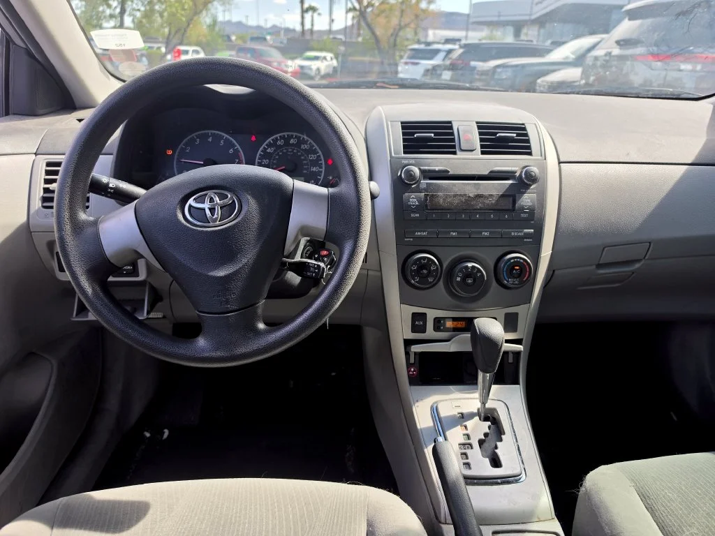 Used 2011 Silver Toyota LE image 11