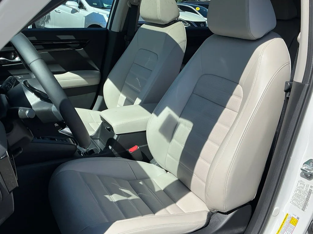 Used 2024  Honda EX-L image 30