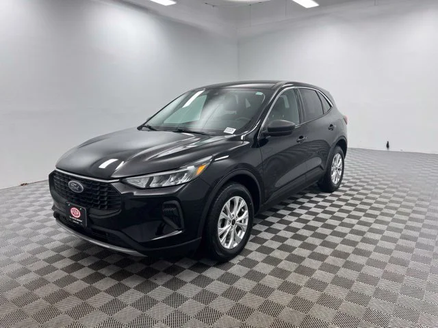 Used 2023 Black Ford Active image 3