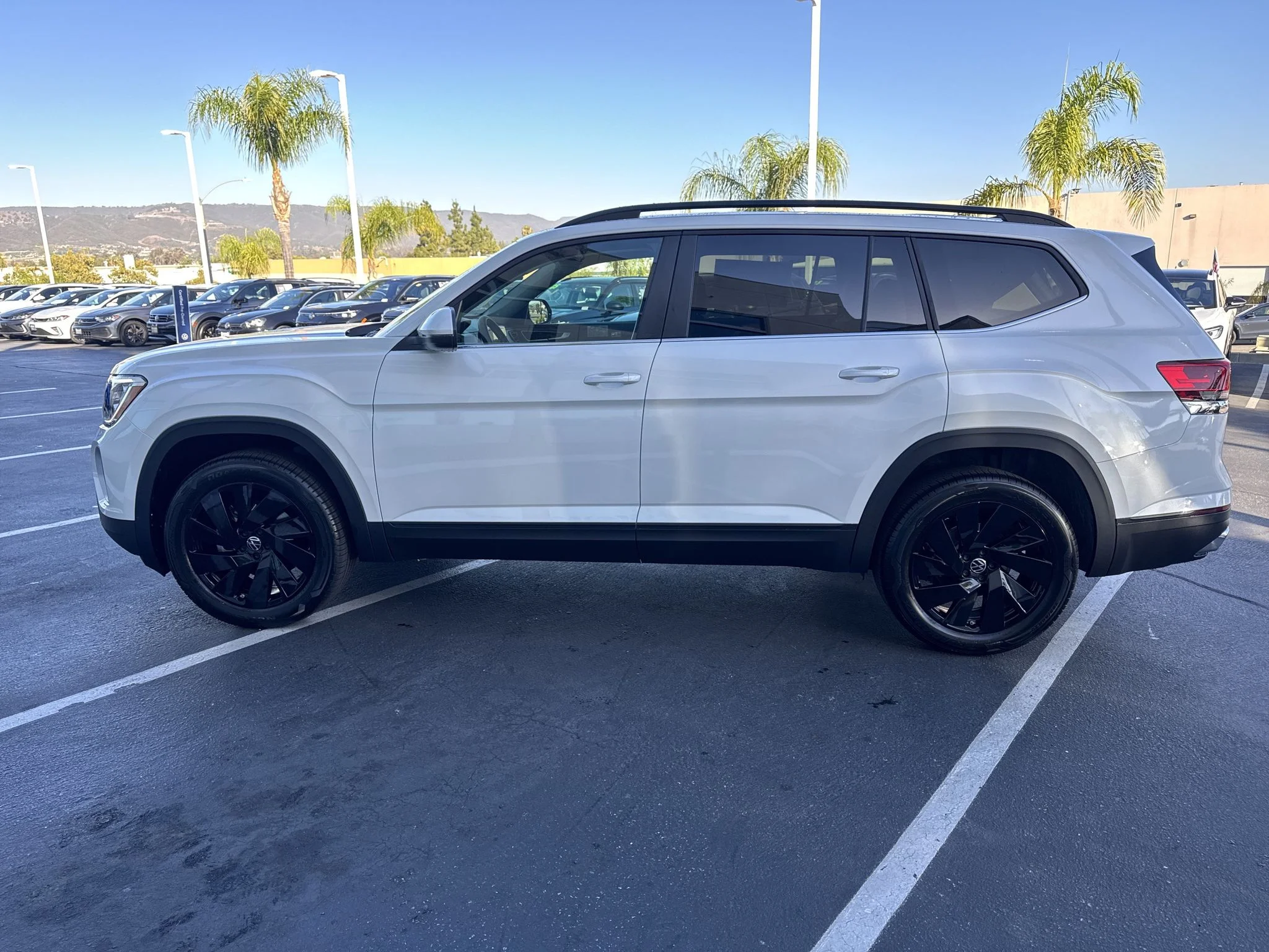 New 2026 Opal White Pearl Volkswagen 2.0T SE w/Technology image 4