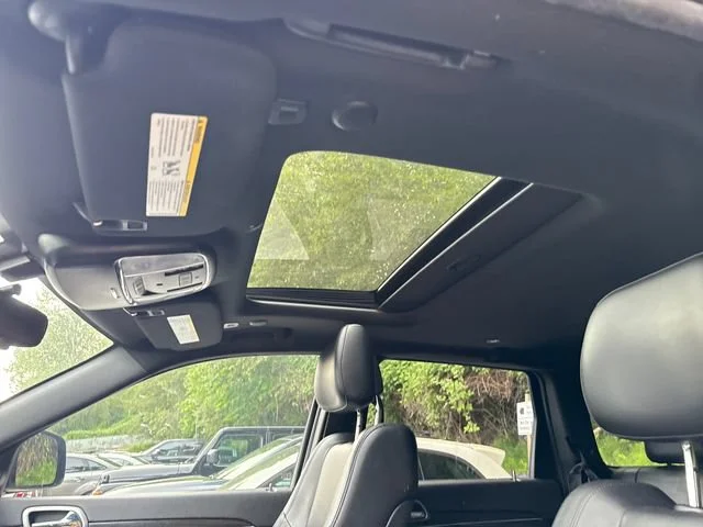 Used 2018 Crystal Metallic Jeep Limited image 22