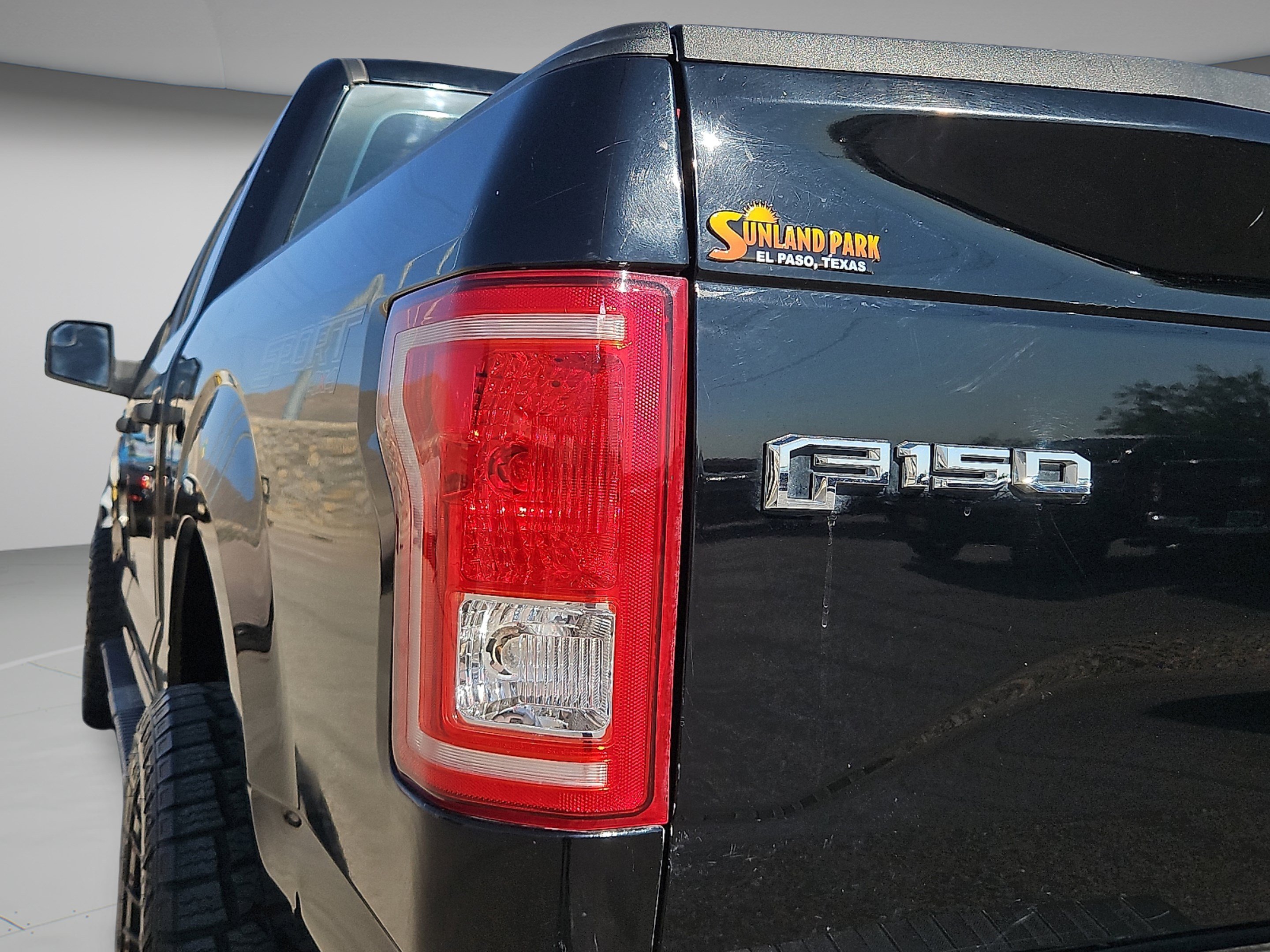 Used 2016 Shadow Black Ford XL image 29