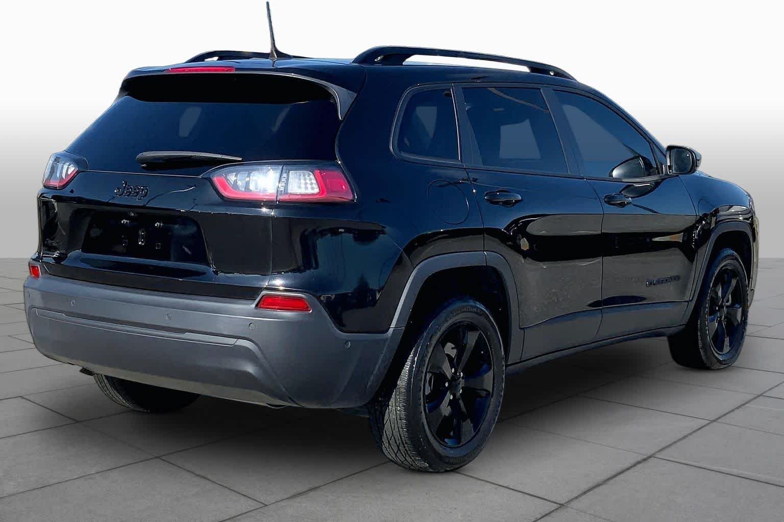 Used 2023 Diamond Black Crystal Pearlcoat Jeep Altitude Lux image 12