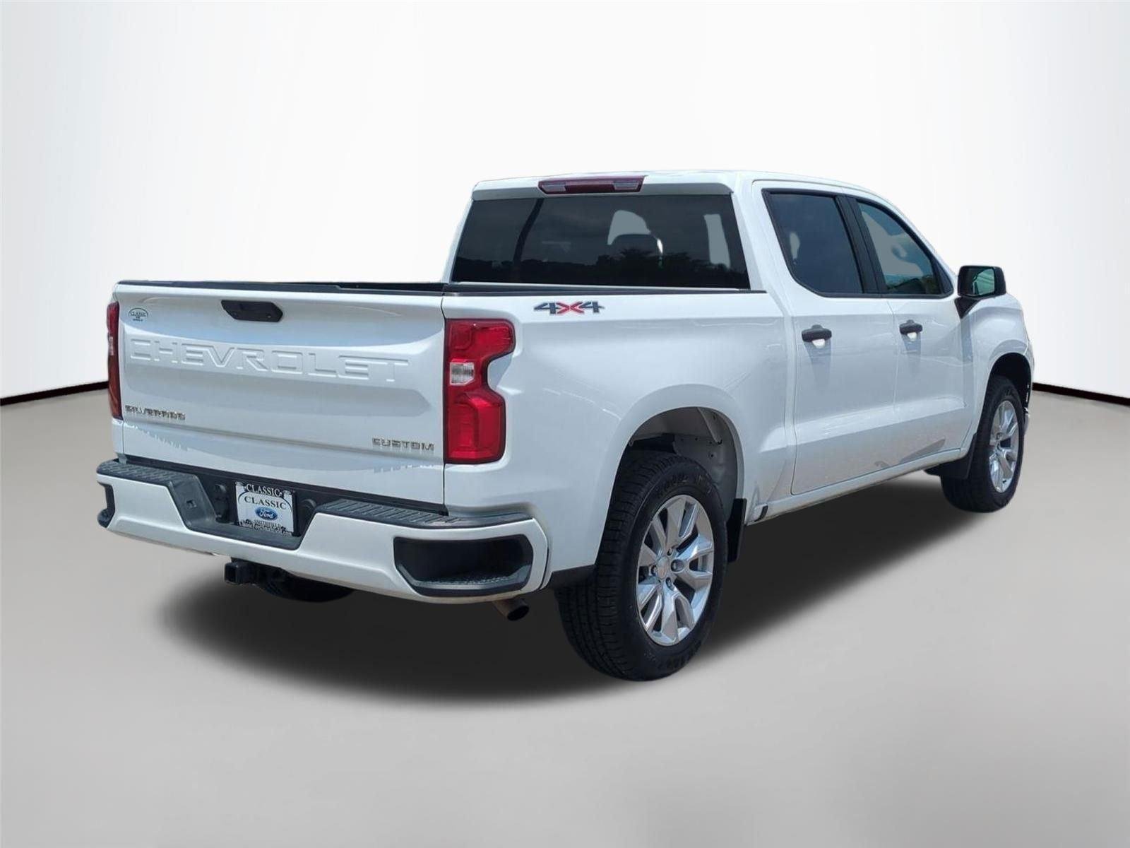 Used 2022 Summit White Chevrolet Custom image 5