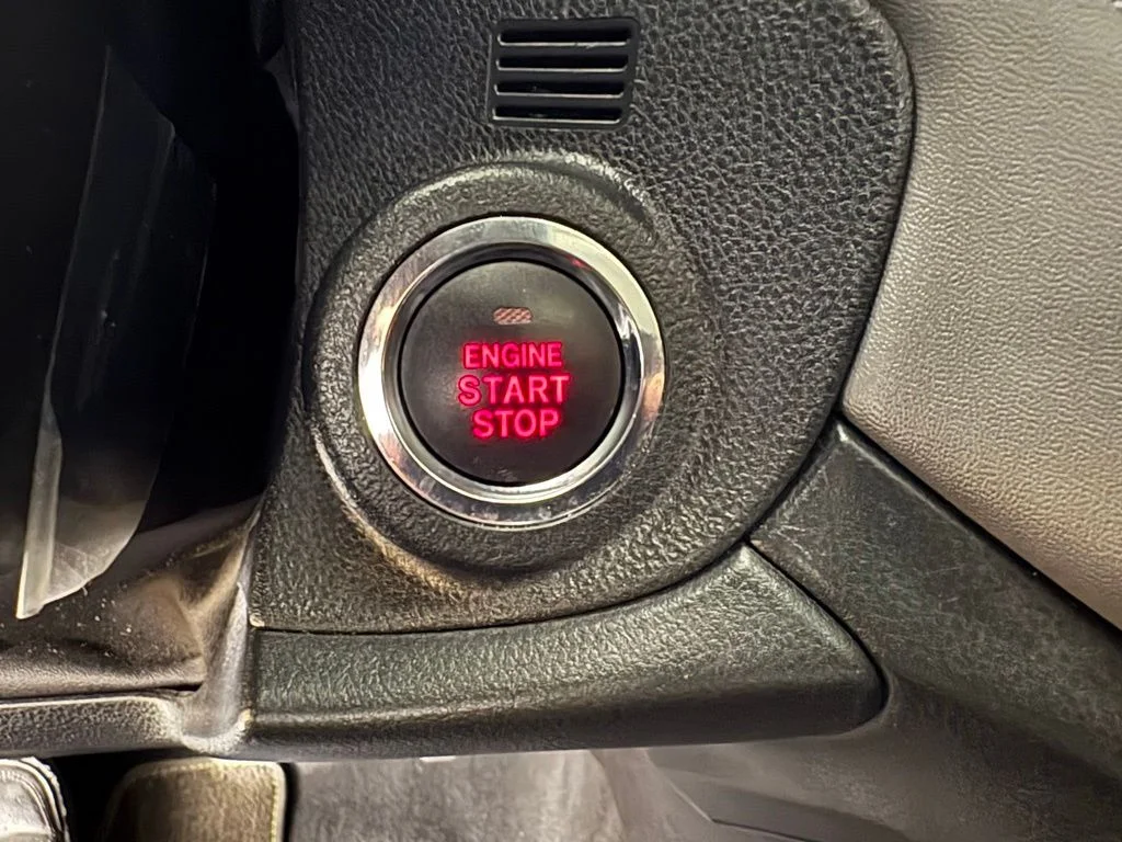 Used 2025 Crystal White Pearl Subaru Onyx Edition image 27
