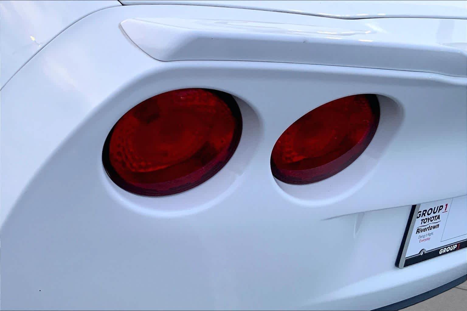 Used 2006 Arctic White Chevrolet  image 20