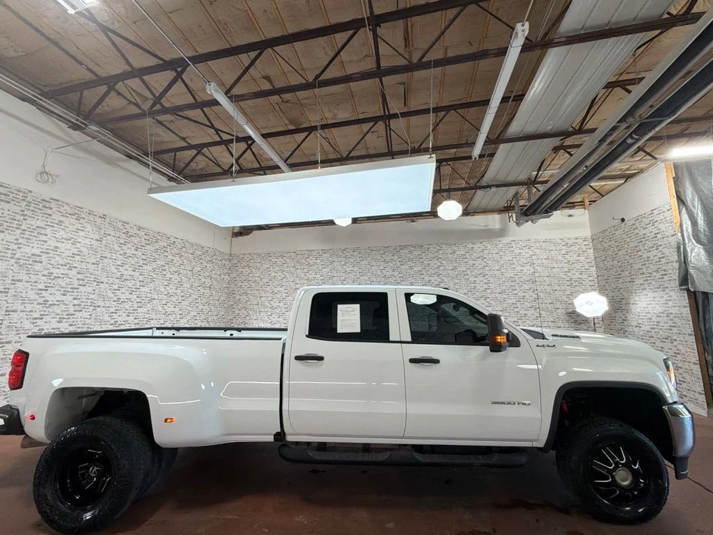 Used 2018 Summit White GMC Base image 8