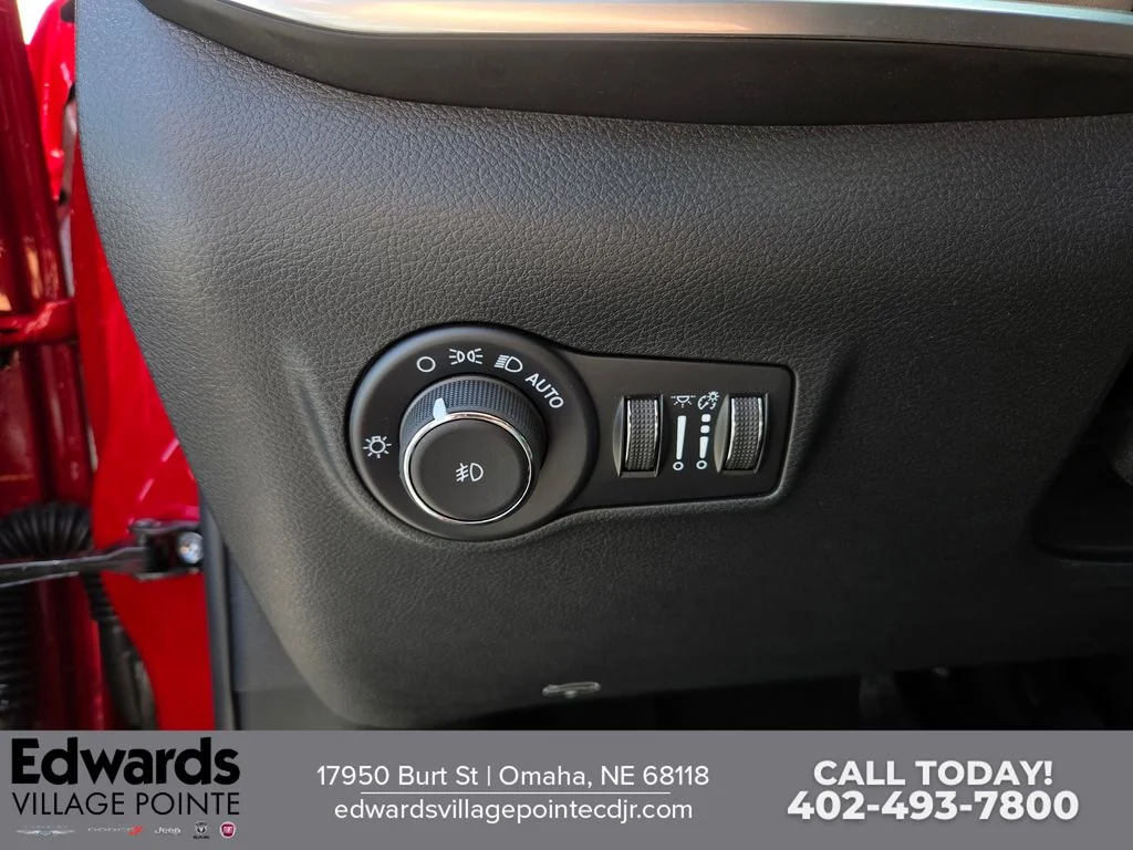New 2026 Red Hot Pearl-Coat Exterior Paint Jeep Limited image 12