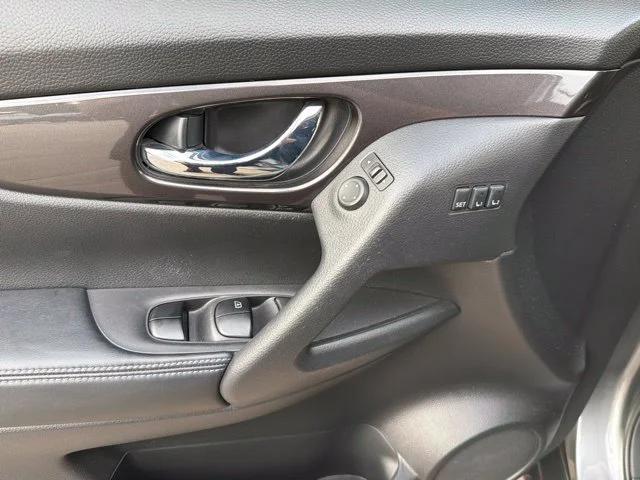 Used 2019 Gray Nissan SV image 21