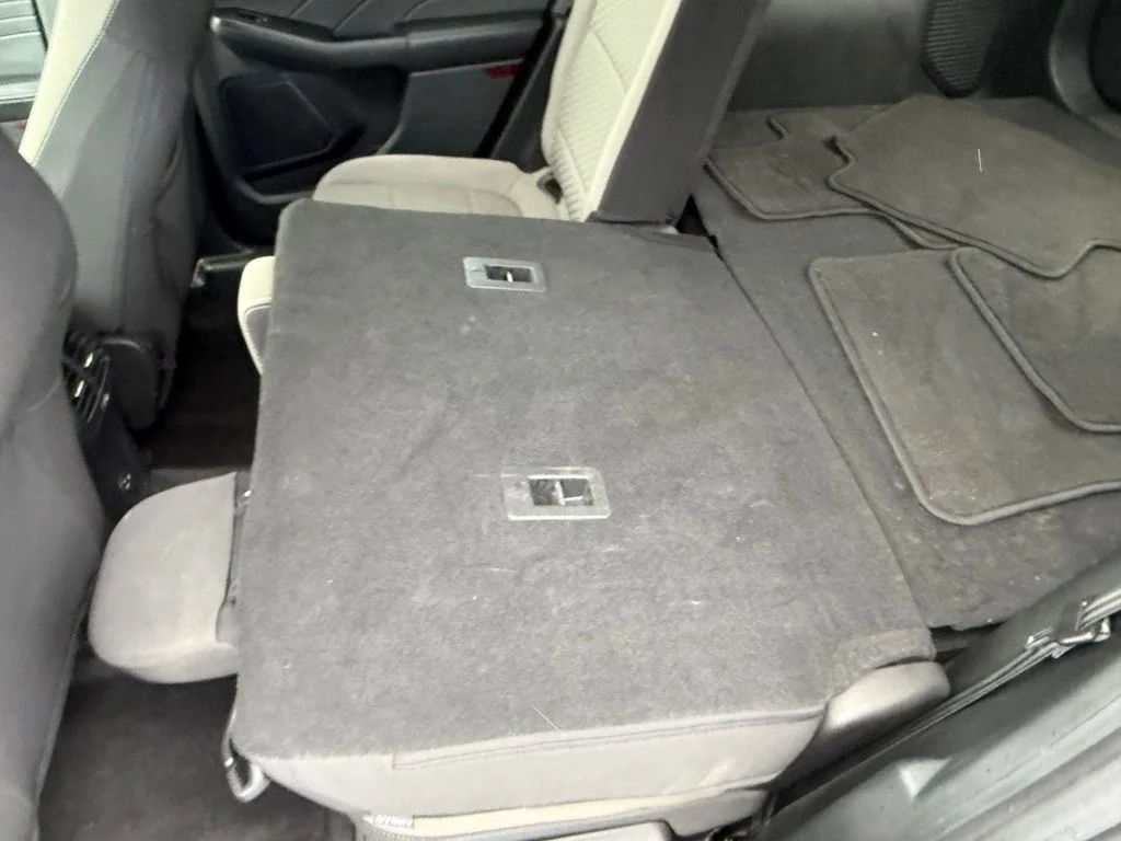 Used 2022 Gray Ford SE image 34