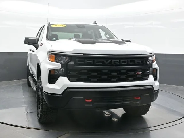 Used 2025 White Chevrolet Custom Trail Boss image 6