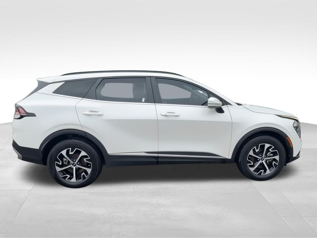 Used 2023 White Kia EX image 9