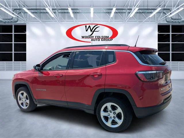 Used 2023 Red Jeep Latitude image 5