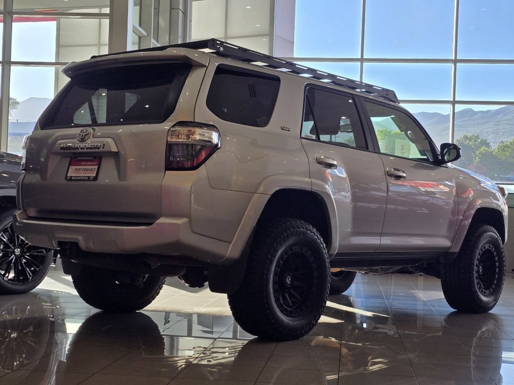 Used 2022 Classic Silver Metallic Toyota SR5 image 27