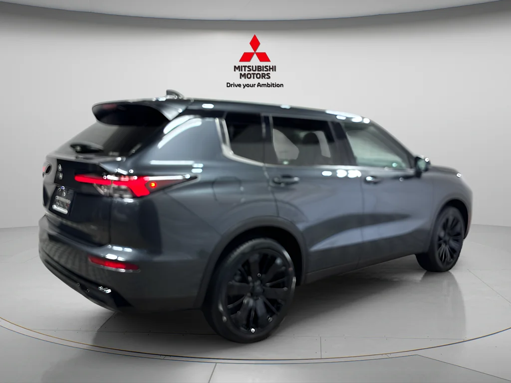 New 2026 Graphite Gray Mitsubishi LE 1.5T S-AWC image 3