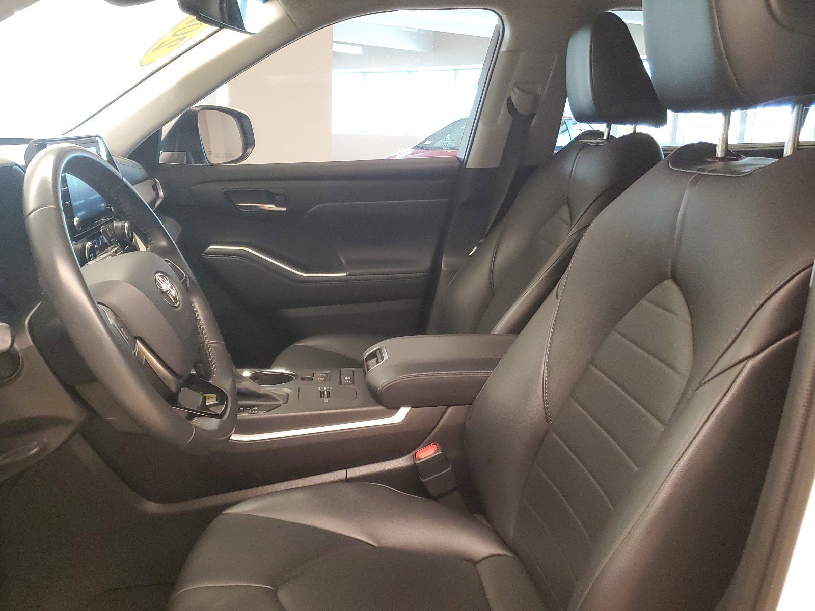 Used 2021 Blizzard Pearl Toyota Hybrid XLE image 15