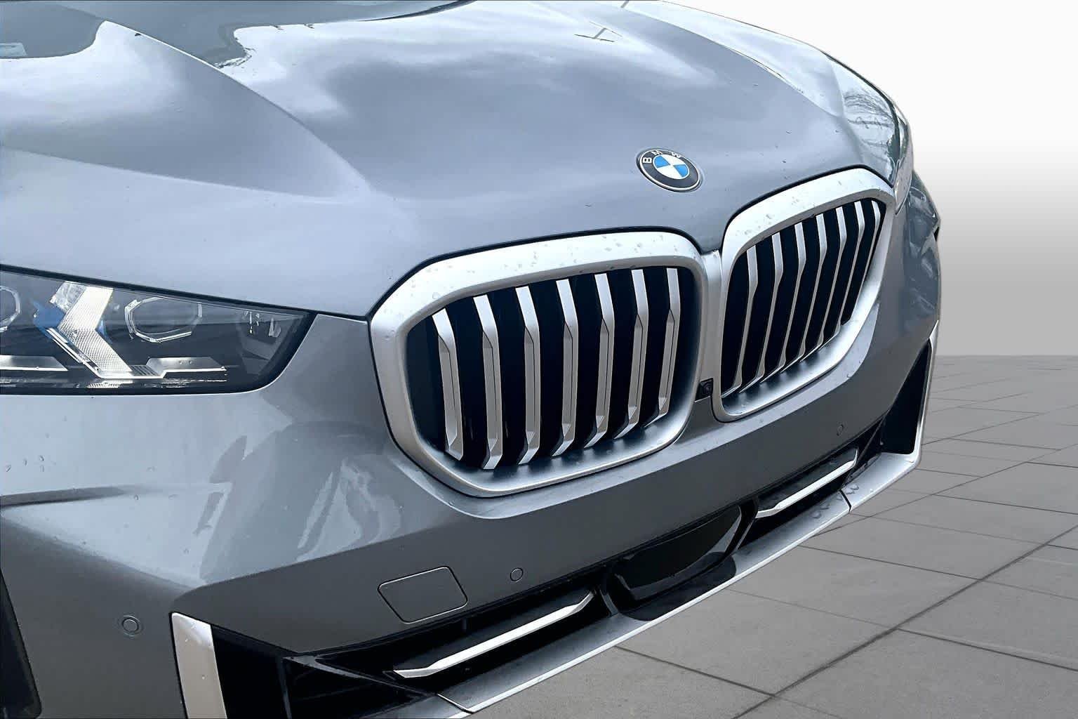 Used 2026 Skyscraper Grey Metallic BMW xDrive40i image 29