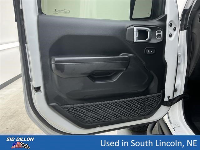 Used 2019 Bright White Clearcoat Jeep Sport Altitude image 16