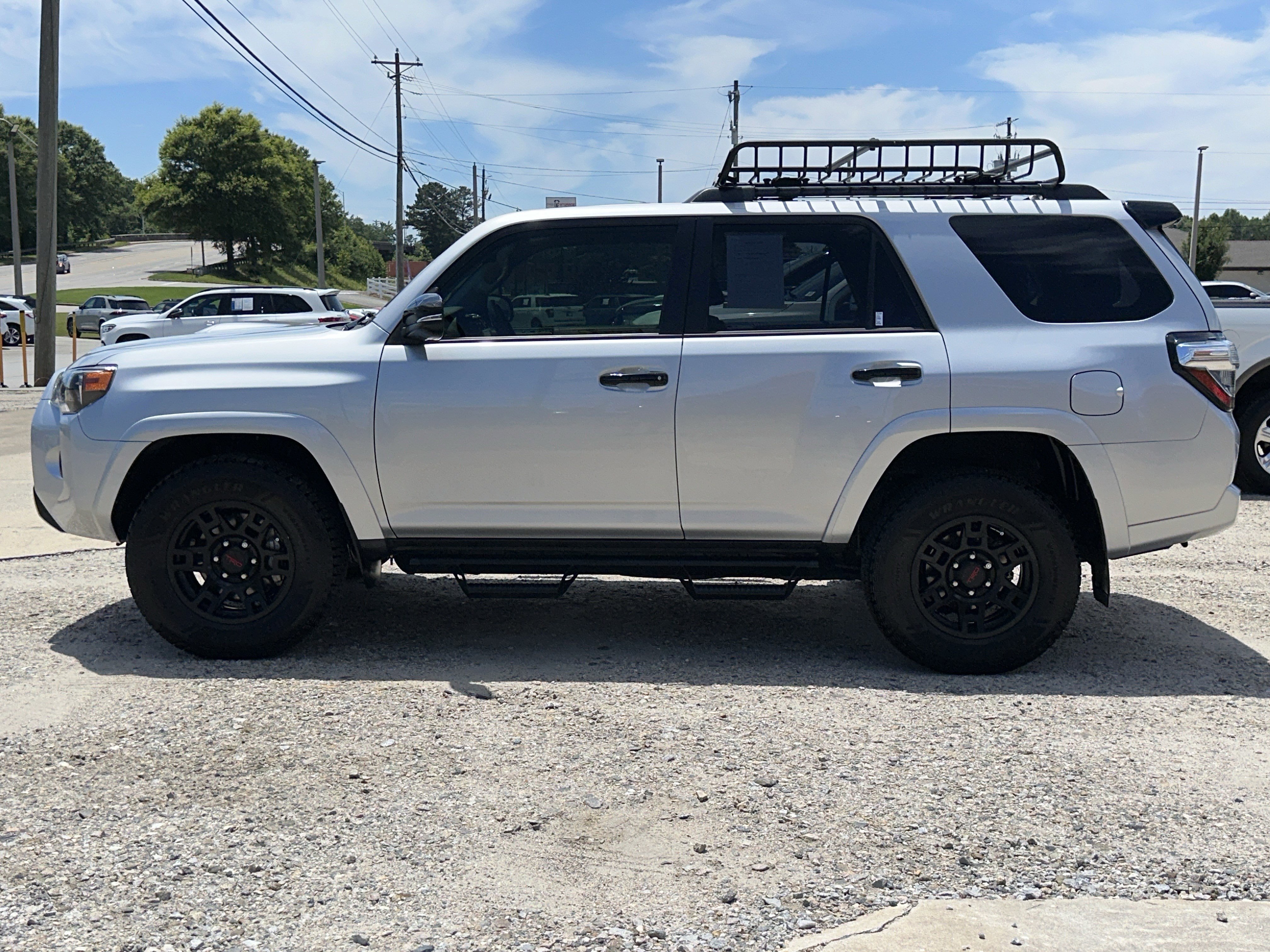 Used 2021 Classic Silver Metallic Toyota Venture image 10