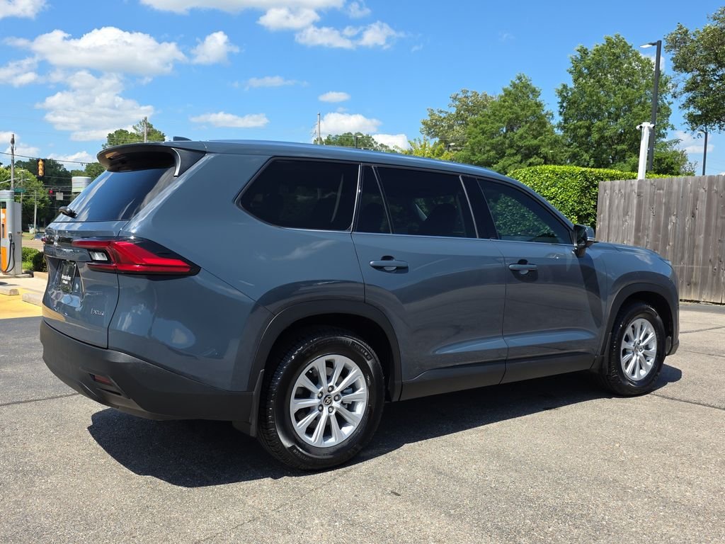 Used 2024 White Toyota XLE image 5