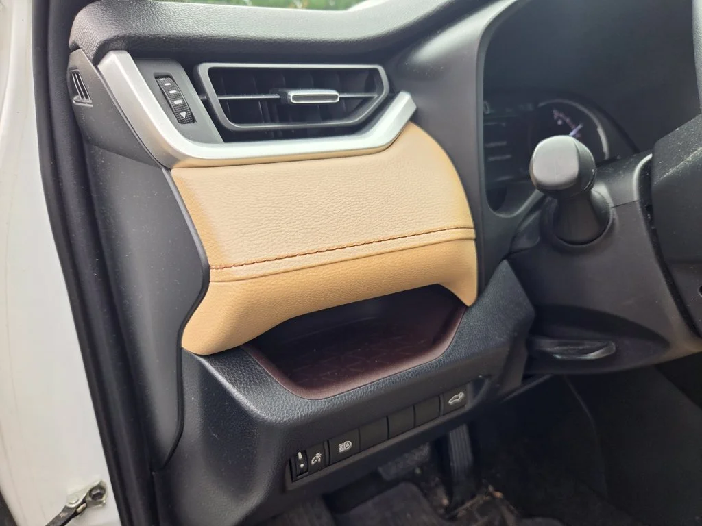 Used 2019  Toyota Limited image 11