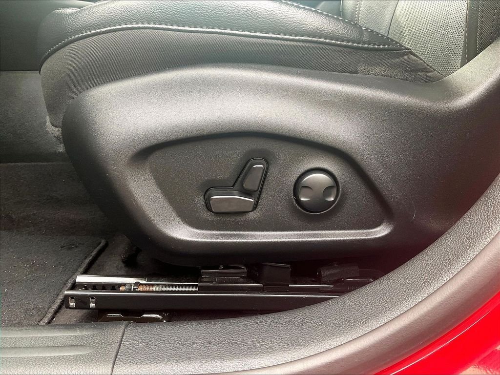 Used 2023 Red Jeep Limited image 27