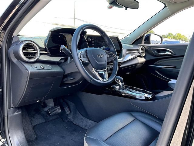 Used 2025 Mosaic Black Metallic Chevrolet ACTIV image 8