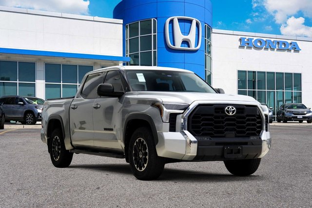 2022 Toyota Tundra 2WD SR5