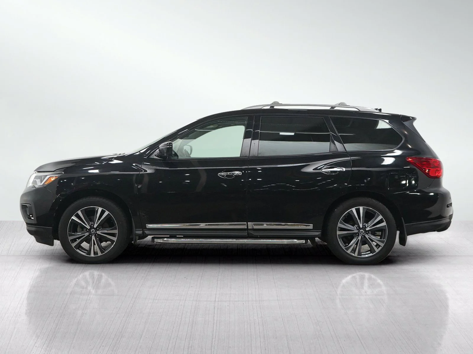 Used 2020 Nissan Pathfinder Platinum with VIN 5N1DR2DM5LC628943 for sale in Burnsville, Minnesota