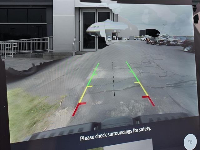 2025 Ford F-150 Lightning Flash - Photo 14