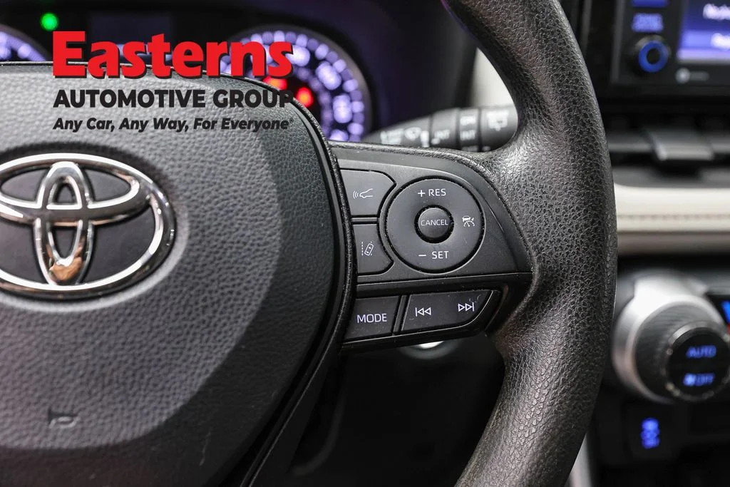 Used 2022 White Toyota XLE image 16