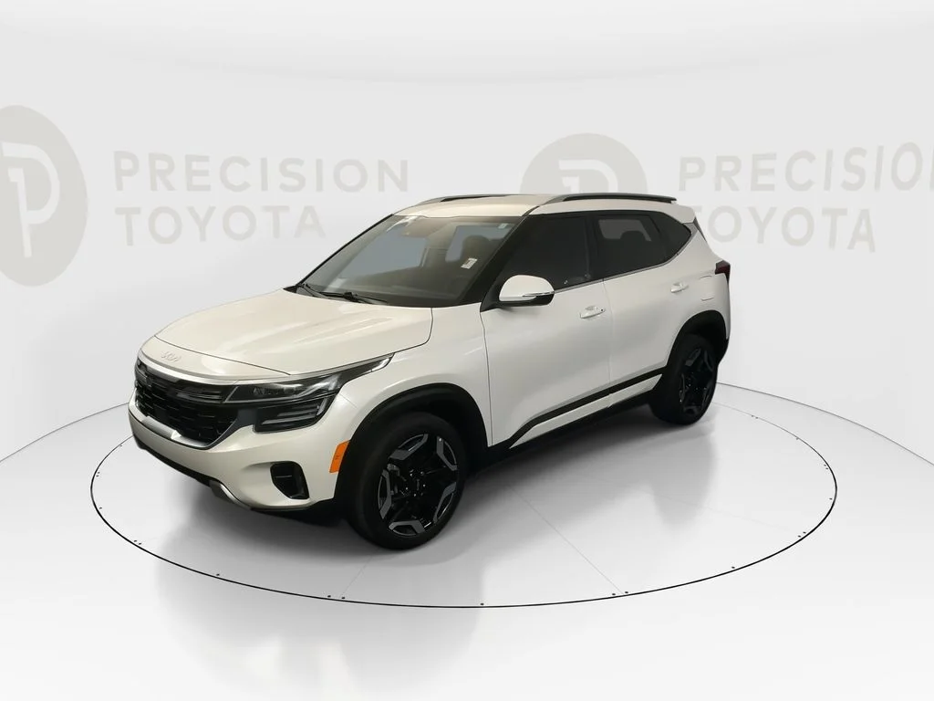 Used 2024 Snow White Pearl Kia SX image 10