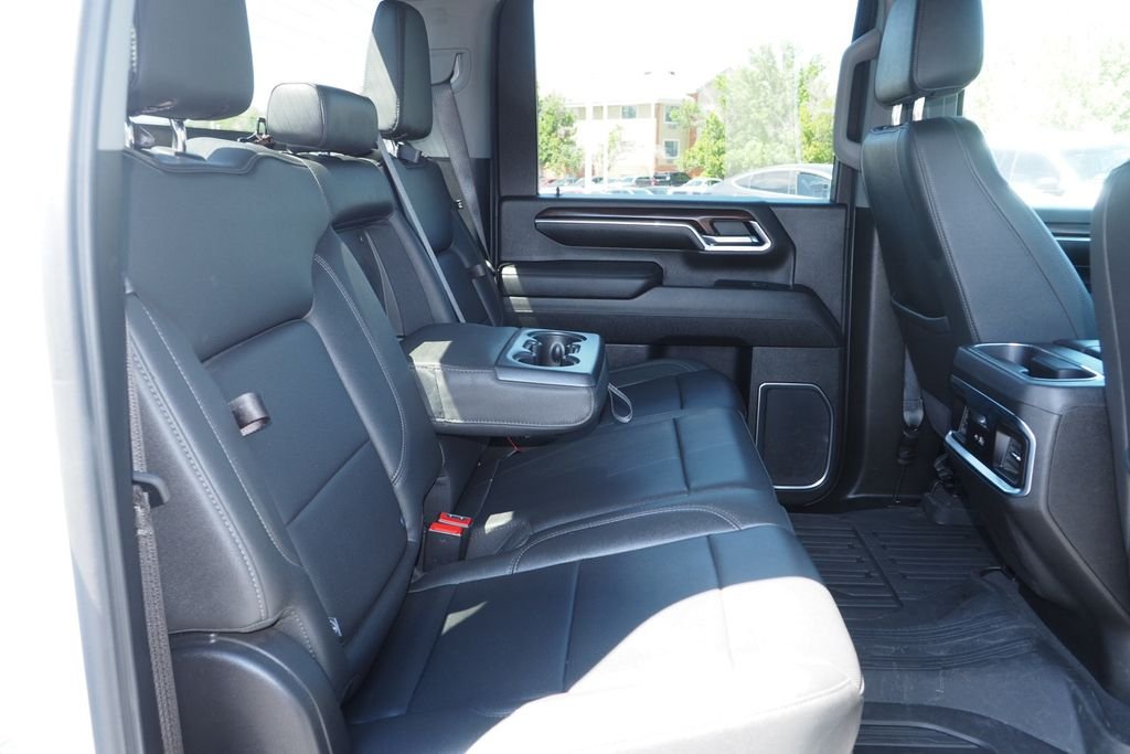 Used 2024 White GMC SLT image 20