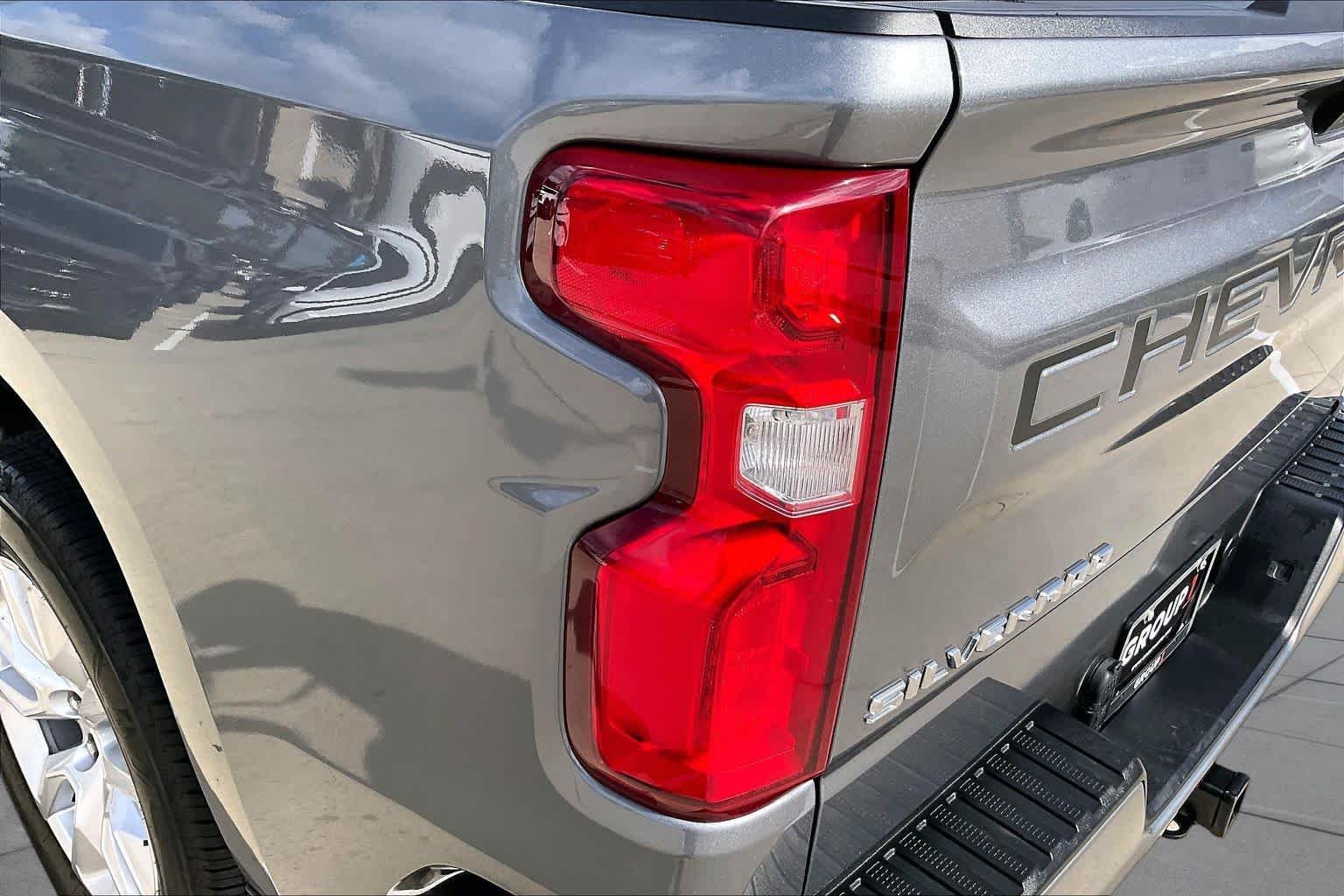 Used 2022 Satin Steel Metallic Chevrolet Custom image 27