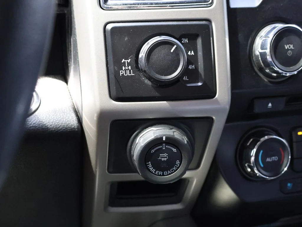 Used 2018 Magnetic Ford Lariat image 39