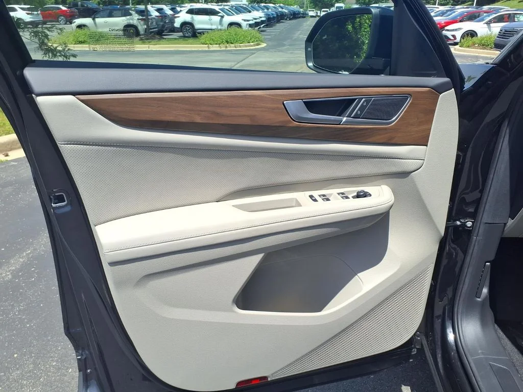 New 2026 Deep Black Pearl Volkswagen 2.0T SE image 9