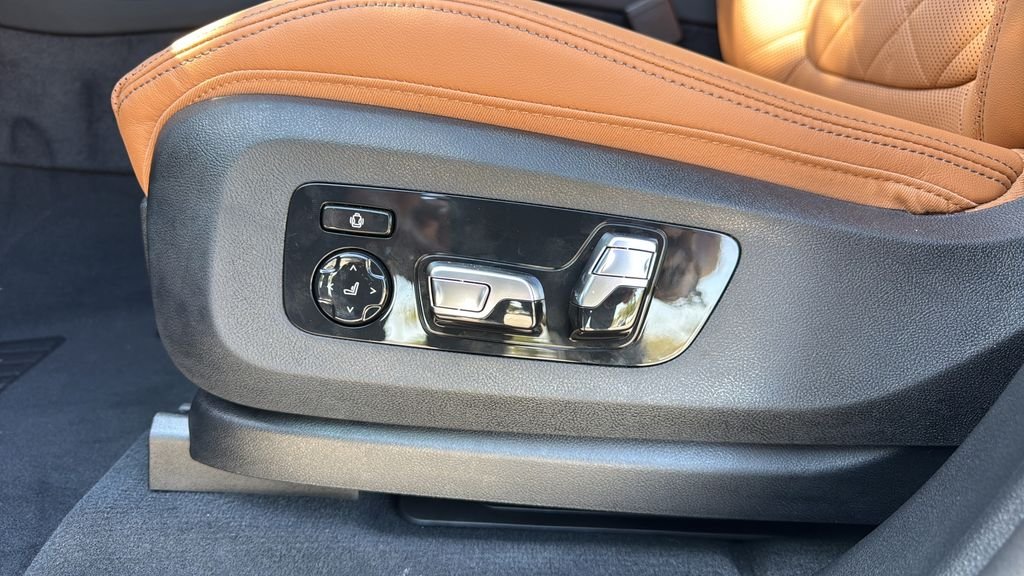 New 2026 Skyscraper Grey Metallic BMW sDrive40i image 7