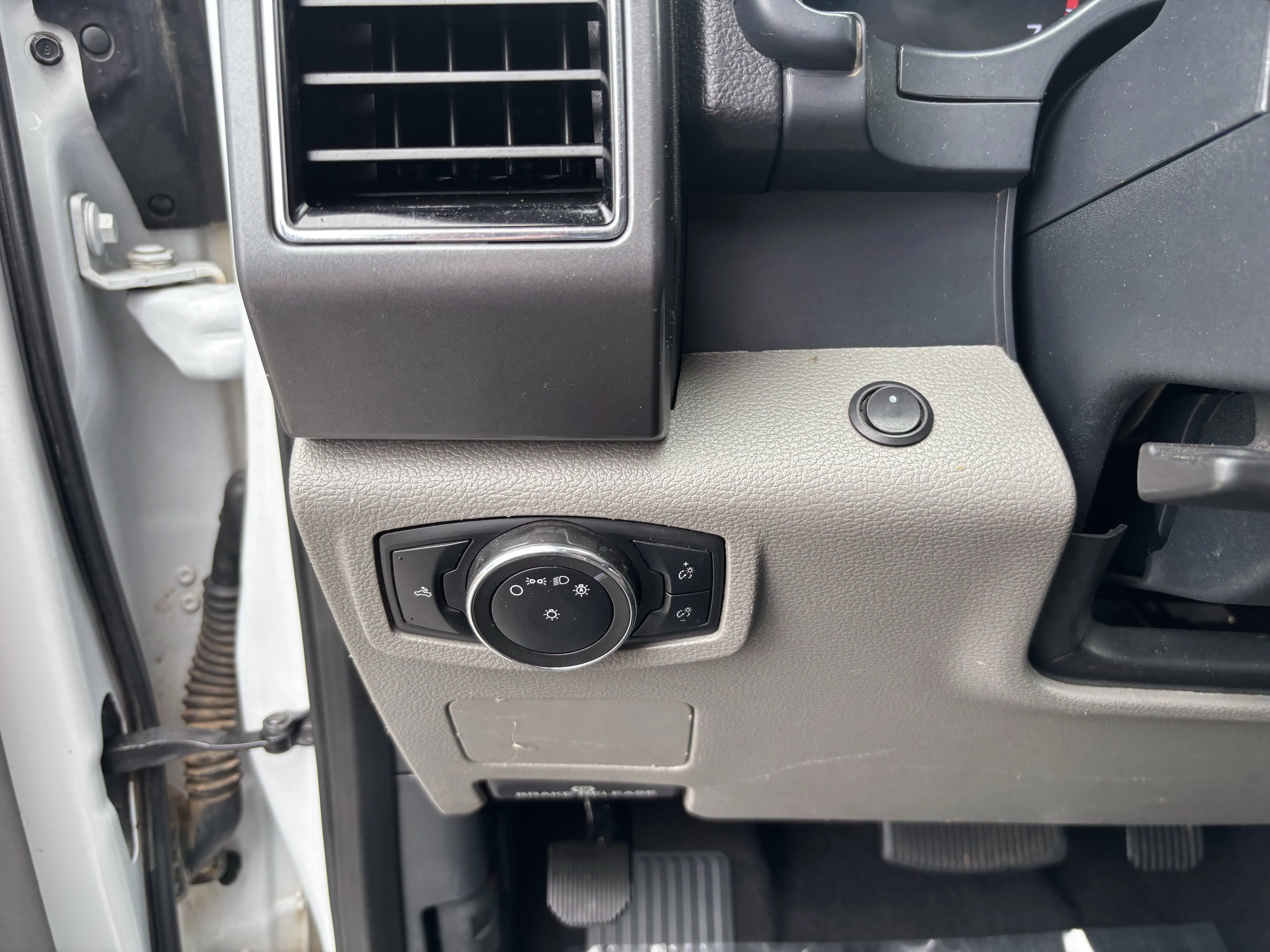 Used 2022 Oxford White Ford XLT image 47