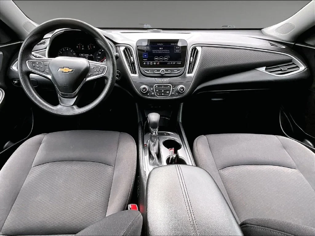 Used 2024 Summit White Chevrolet LT image 21