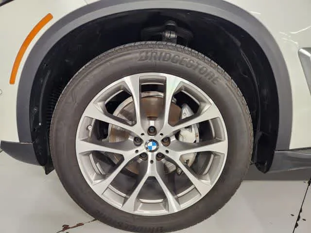 Used 2026 Alpine White BMW xDrive40i - Sports Activity Vehicle image 13