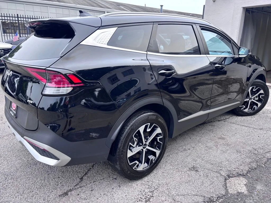 Used 2024 Black Kia EX image 4