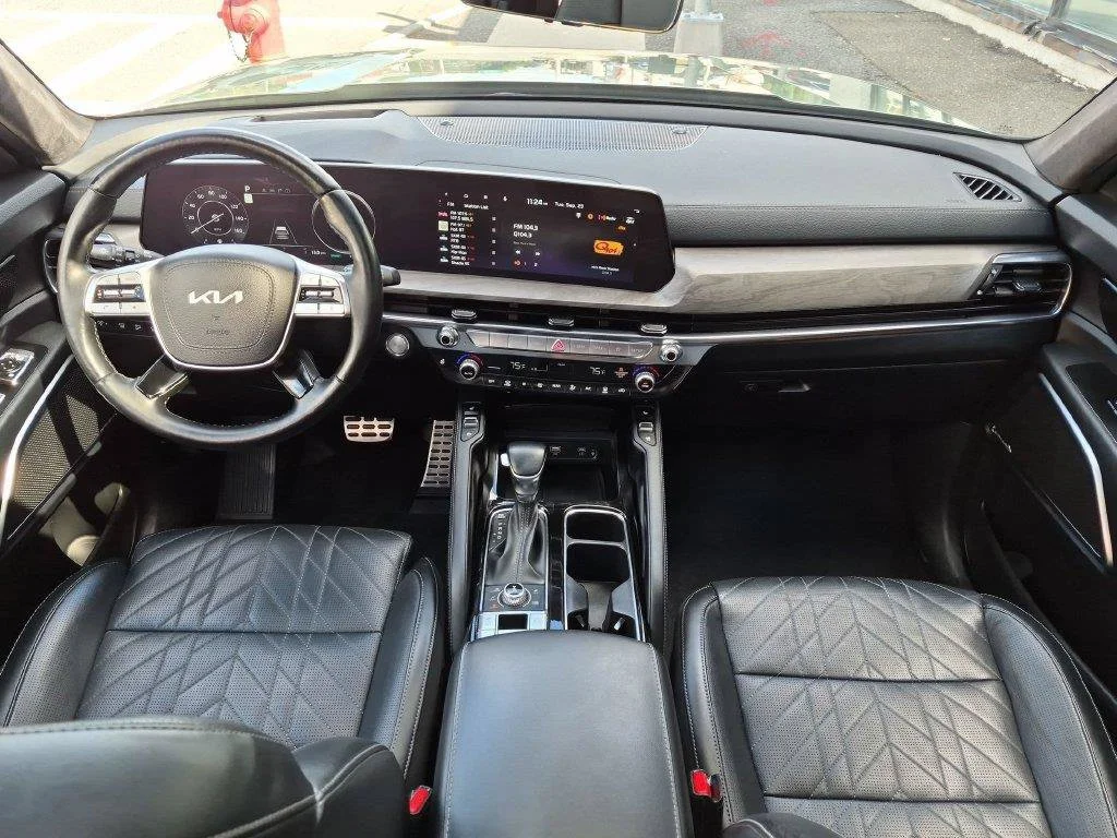 Used 2025 Green Kia SX-Prestige X-Line image 27