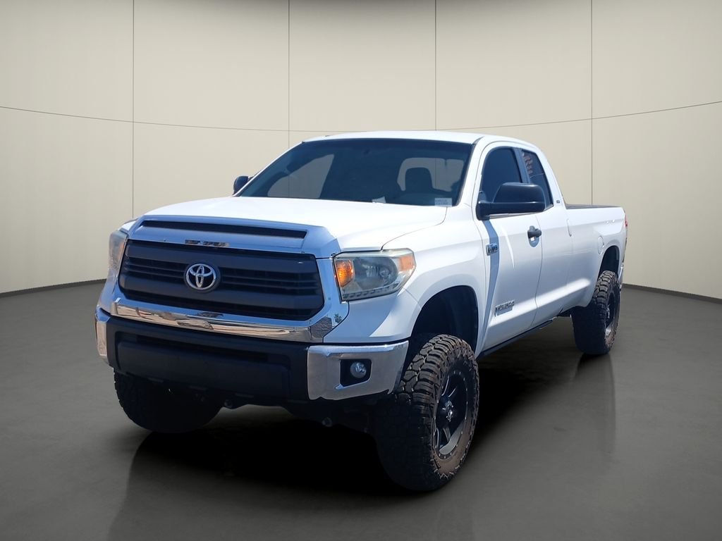 Used 2014 White Toyota SR5 image 3