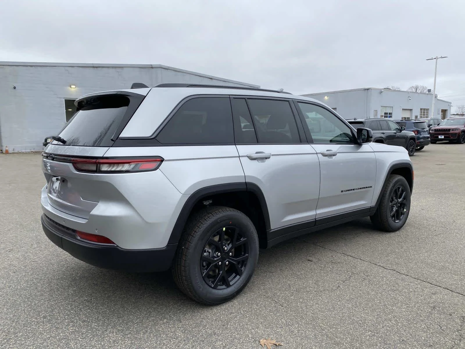 New 2026 Silver Zynith Jeep Laredo Altitude image 3