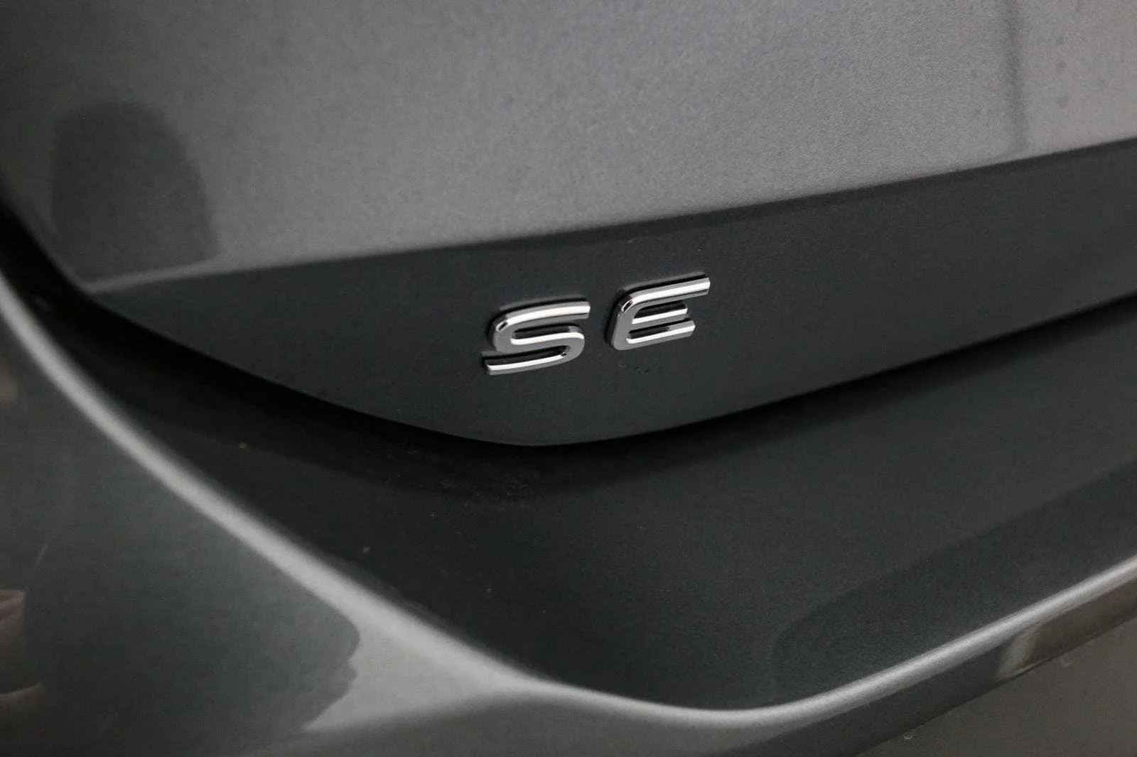 New 2026 Platinum Gray Metallic Volkswagen SE image 10