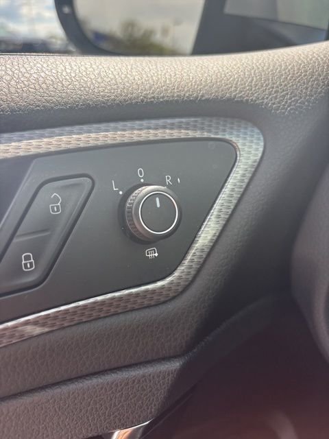 Used 2017 Blue Metallic Volkswagen TSI SE image 19