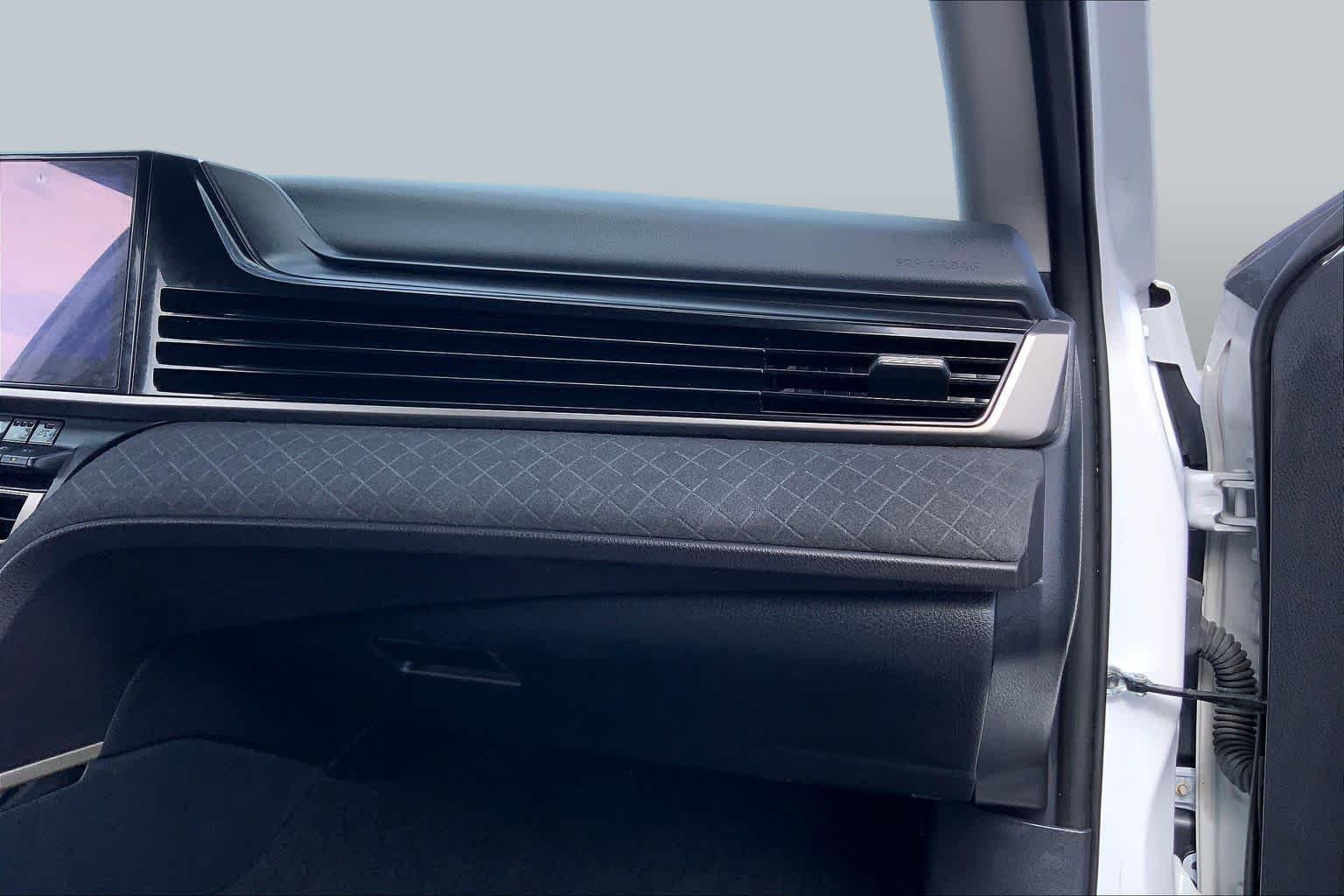 Used 2025 Wind Chill Pearl Toyota XLE image 18