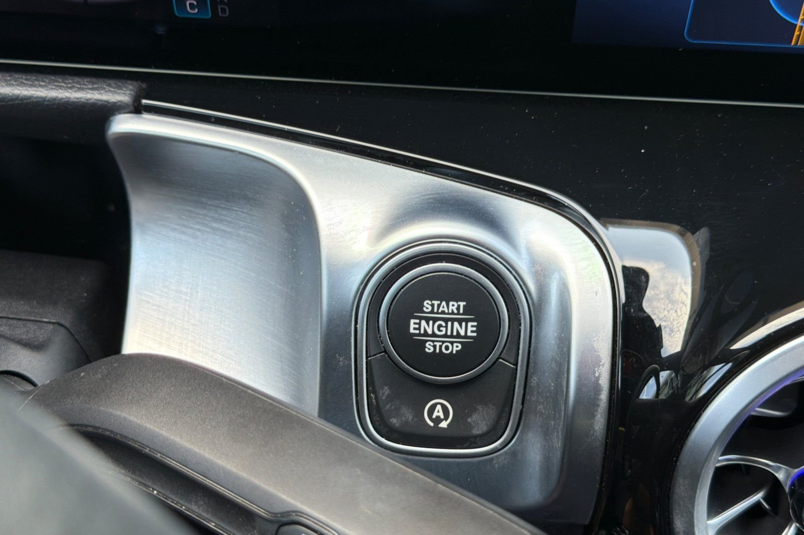 Used 2024 White Mercedes-Benz GLB 250 image 19